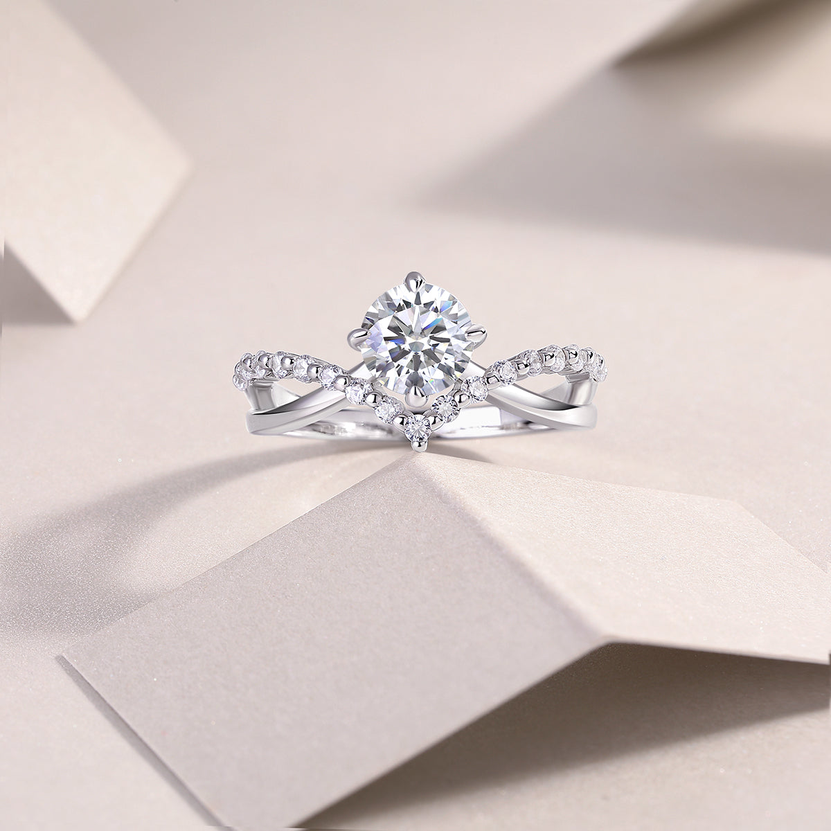 The Crown Of Love - Set With 1-carat Top-quality Moissanite S925 Silver And Platinum-plated Diamond Wedding Ring. The Ring Can Be Inspected With A Diamond Pen