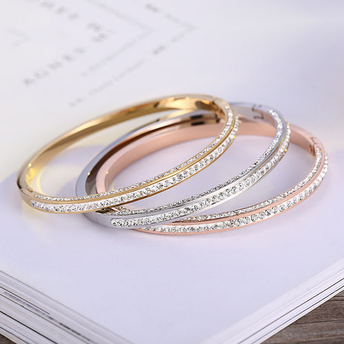 Armband i titanstål med diamant