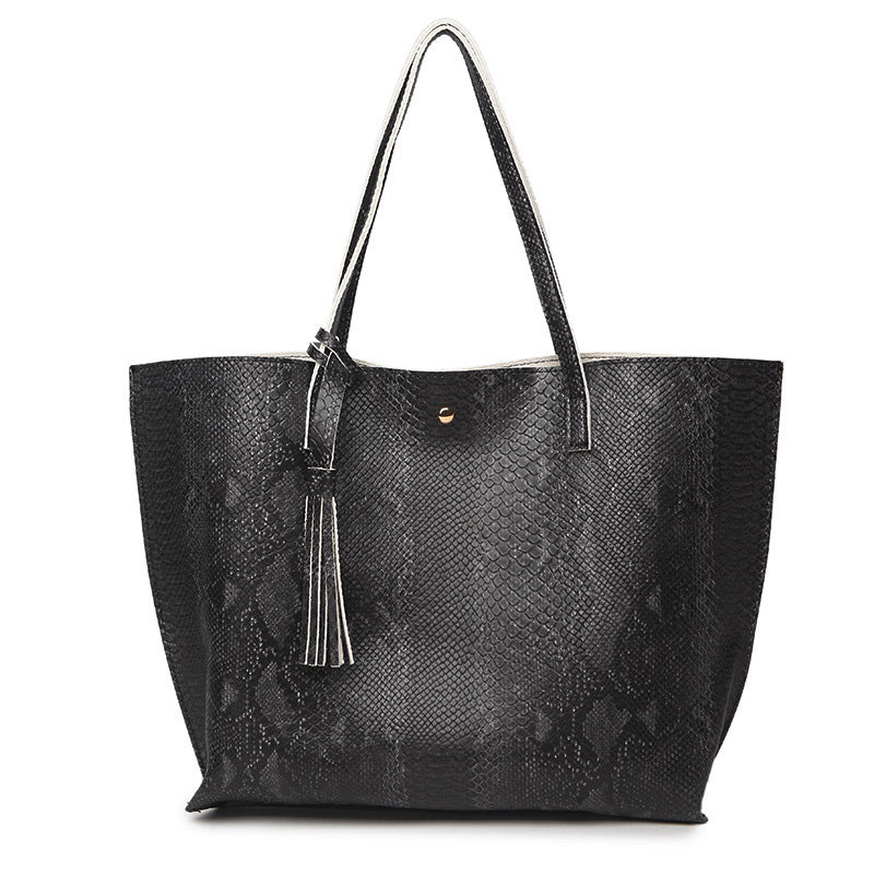 A new handbag bag women on behalf of European and American fashion snake ladies handbags shoulder Laptop Tote Bag