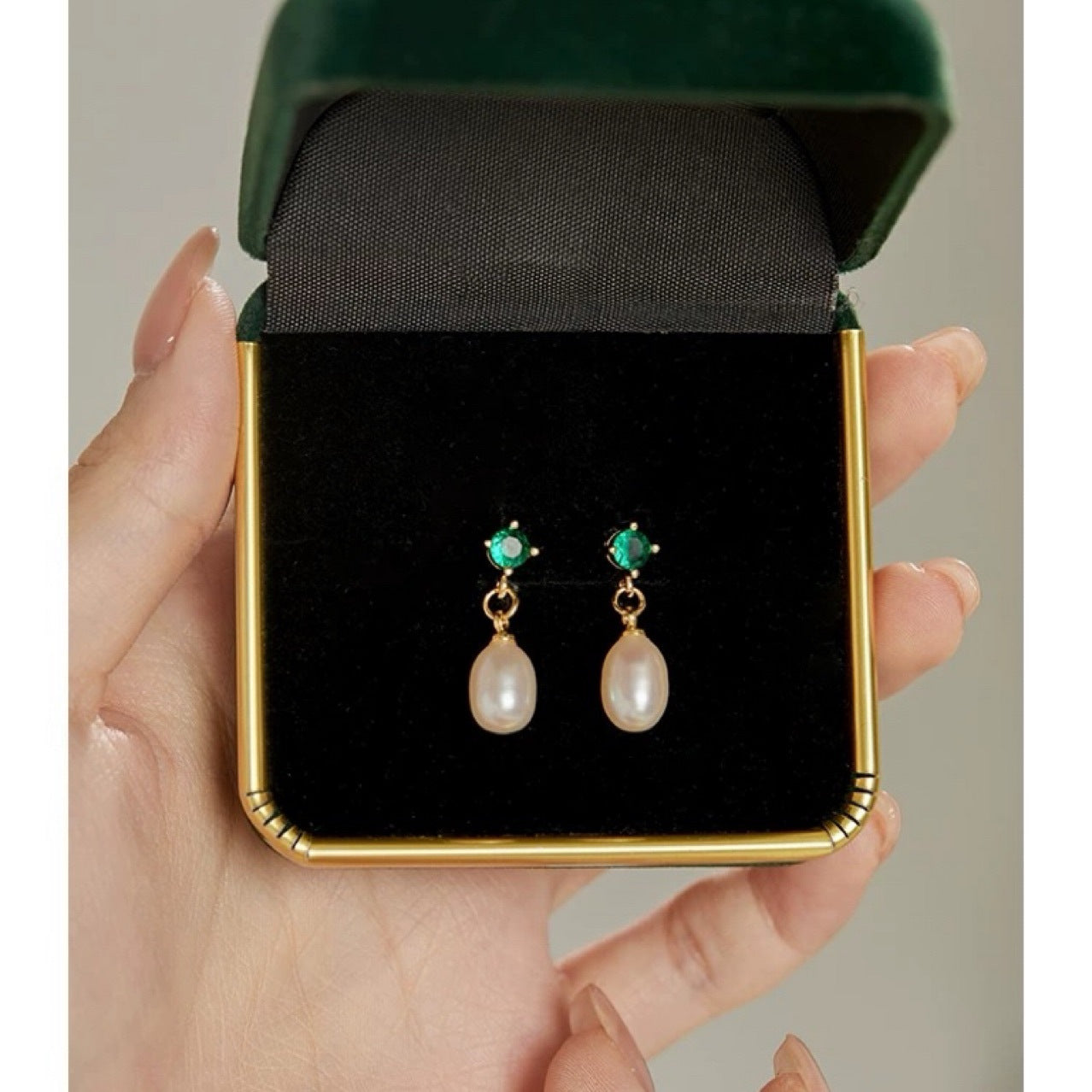 Emerald Zircon Small Eardrops Delicate Pearl Earrings French Retro